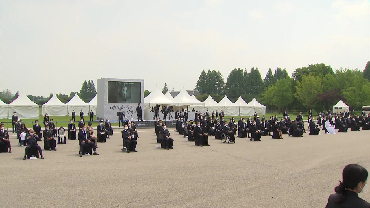 여야 지도부, 현충일 추념식 참석..."선열들 희생정신 계승" / YTN