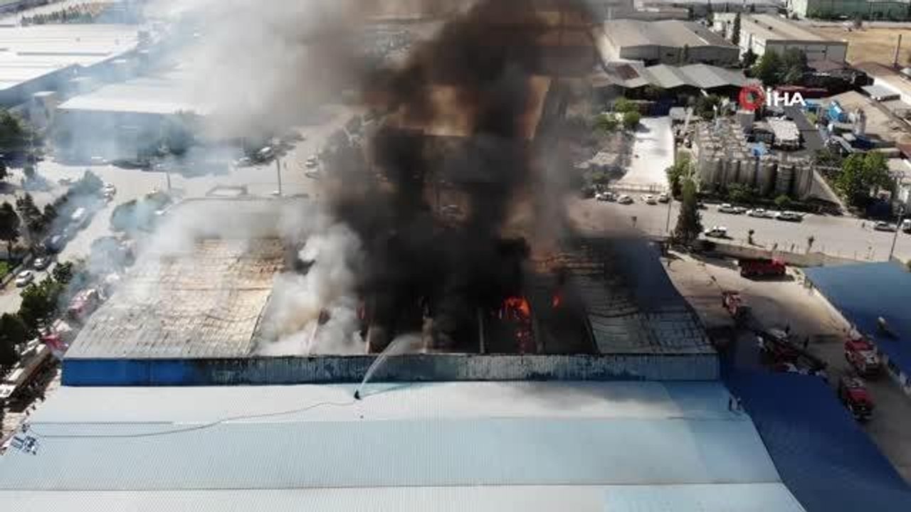 Son dakika haberleri! Fabrika yangını 6. saatinde halen devam ediyor