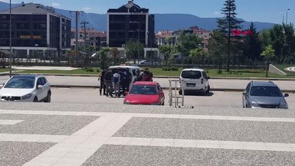 BOLU 17 YAŞINDAKİ GENCİN CEP TELEFONUNU GASP EDEN 3 KİŞİ YAKALANDI