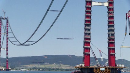 Descargar video: ÇANAKKALE - Çanakkale Boğazı, köprü çalışmaları nedeniyle transit gemi geçişlerine tek yönlü kapatıldı (2)