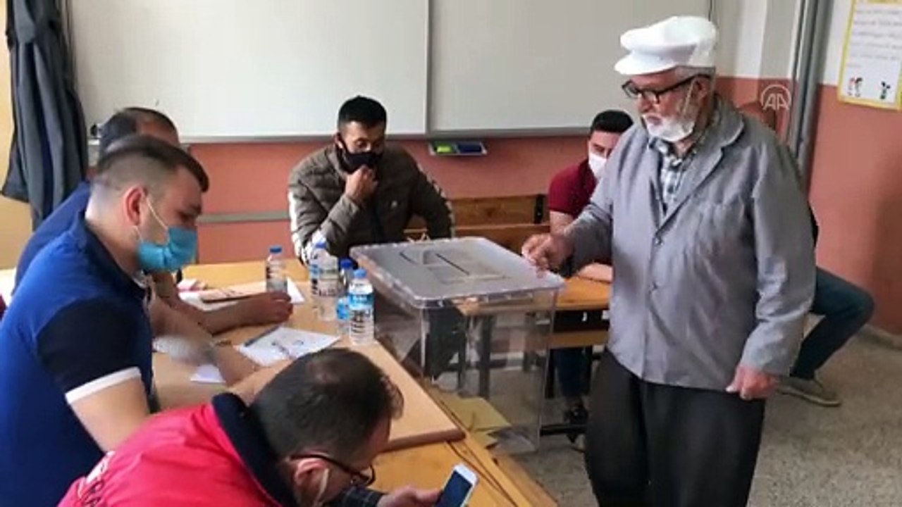 NİĞDE - İç Anadolu'da muhtarlık ara seçimleri başladı