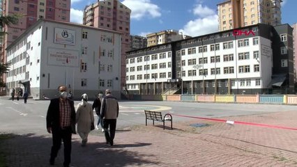 KAYSERİ KAYSERİ'DE SEÇMENLERE, 'YAN BİNADA SINAV VAR, LÜTFEN SESSİZ OLALIM' UYARISI