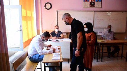 BİNGÖL - Doğu ve Güneydoğu'daki bazı illerde muhtar veya ihtiyar heyeti seçimleri yapılıyor