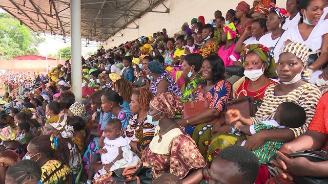 Société : la première Dame Dominique Ouattara célèbre les mamans à Bingerville