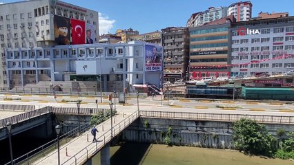 Bir günlük kısıtlamada cadde ve sokaklar boş kaldı