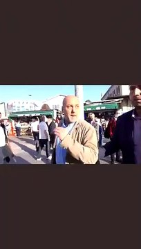 Ahmet Şık 'Mafya iktidarına son' eylemine müdahale edilince böyle seslendi: Recep Tayyip Erdoğan, sen de oradan aşağı ineceksin; hepiniz yargılanacaksınız