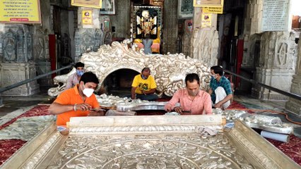 जगदीश मंदिर में रथ न‍िर्मााण कार्य जारी