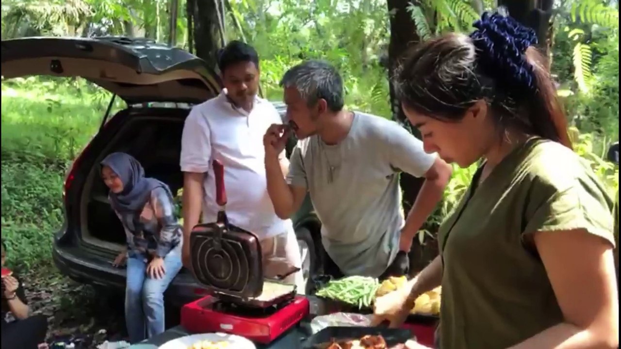 Funny cooking outdoor- cooking steak outdoor