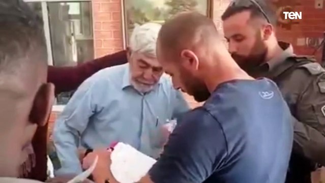 شاهد لحظة اعتقال الناشطة منى الكرد من منزلها في حي الشيخ جراح بالقدس