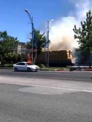 Saman yüklü tır alevlere teslim oldu