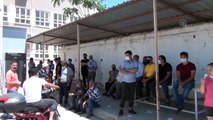 HATAY - İskenderun - Vatandaşlar muhtarlık seçimi için sandık başında