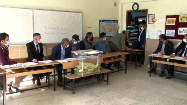 Seçim yapılan Güney beldesinde oy sayma işlemi başladı