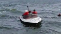 낙동강에서 제트스키 타다 물에 빠진 남녀 2명 구조 / YTN