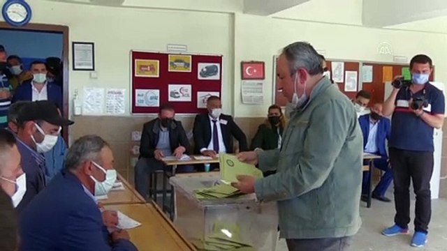 AFYONKARAHİSAR - Güney beldesinde oy kullanma işlemi tamamlandı