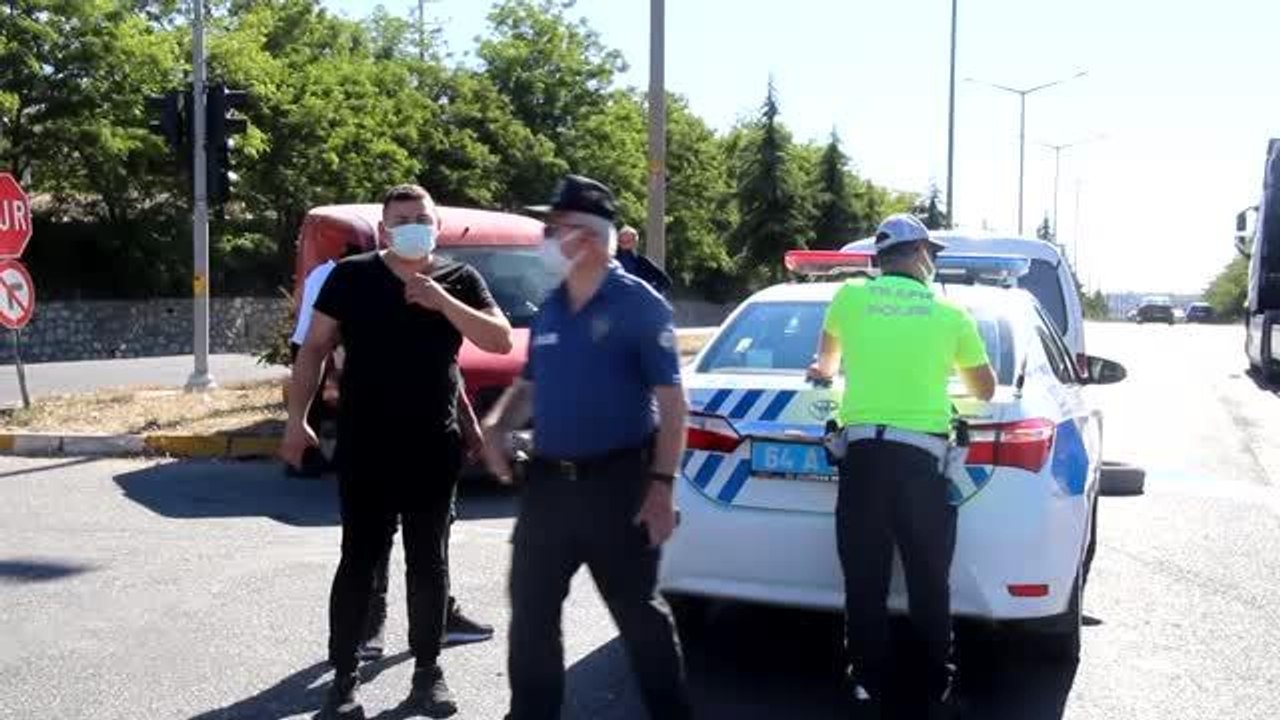İki hafif ticari araç çarpıştı: 1 yaralı