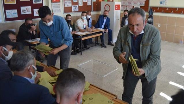 Heyecan doruktaydı! Afyonkarahisar'ın Güney beldesinde kazanan AK Parti oldu