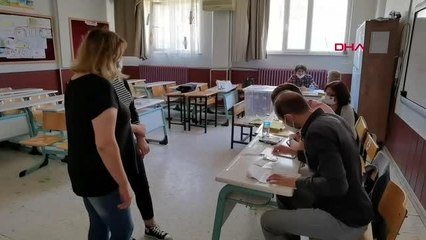 BURSA YÜRÜTEÇ EŞLİĞİNDE OY KULLANMAYA GELDİ