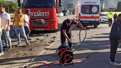 Ciple otomobil çarpıştı: 1 ölü, 2 yaralı