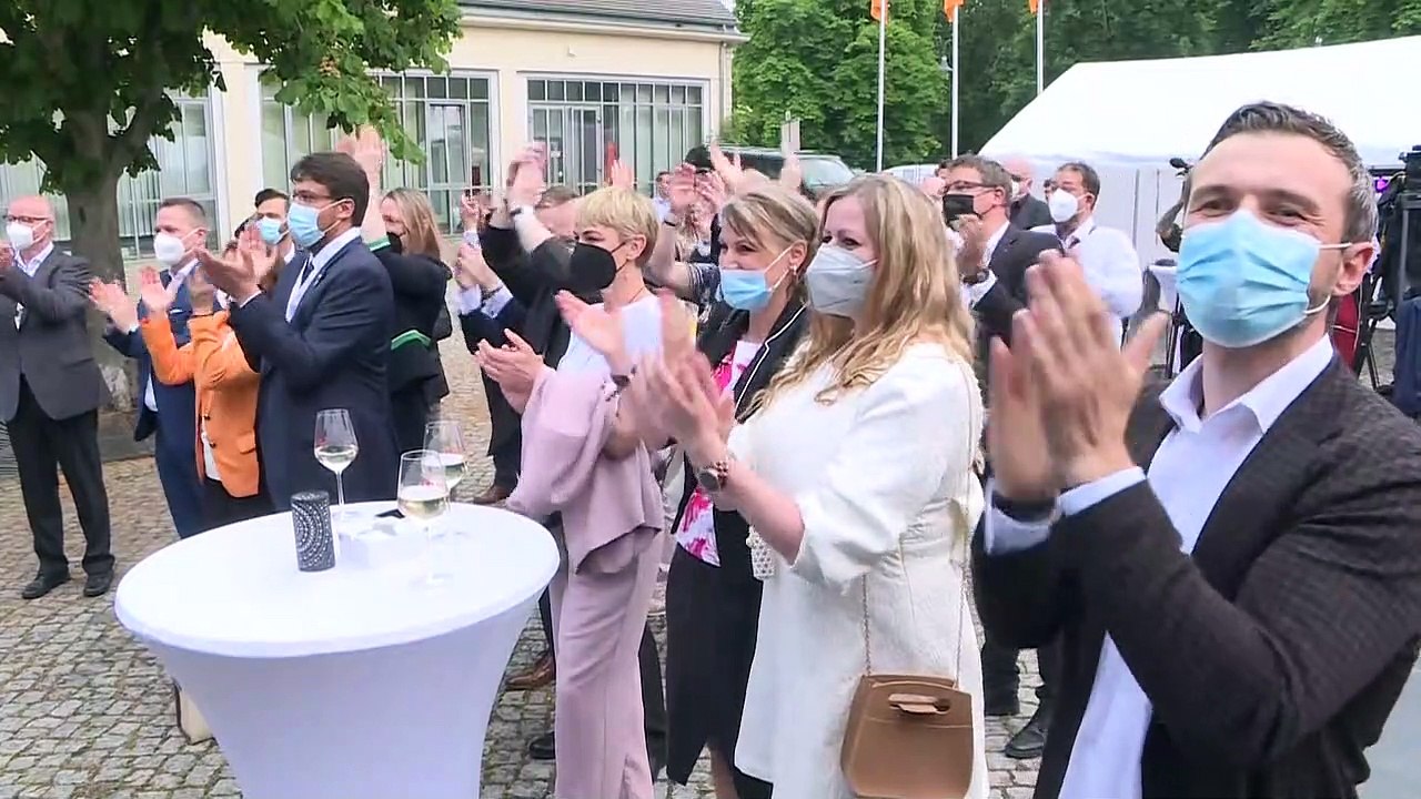 На выборах в земле Саксония-Анхальт ХДС набирае...