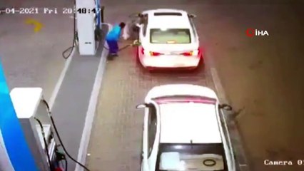 - Akaryakıt istasyonundaki görevli alevlerden canını zor kurtardı