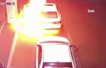 Akaryakıt istasyonundaki görevli alevlerden canını zor kurtardı