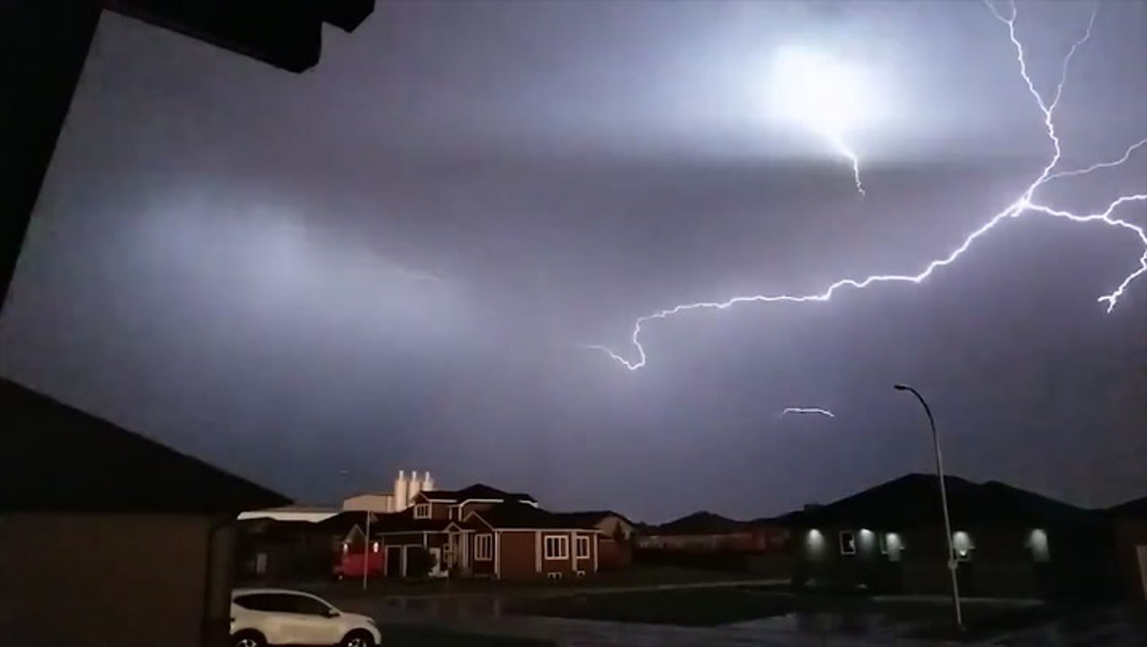 Thunderstorms sweep through northern US into Manitoba