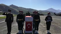 HAKKARİ - Şehit Uzman Çavuş Samet Şeker düzenlenen törenle memleketi Samsun'a uğurlandı