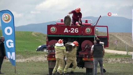 Ormanları koruyan 'Ateş avcıları' nefes nefese yarıştı