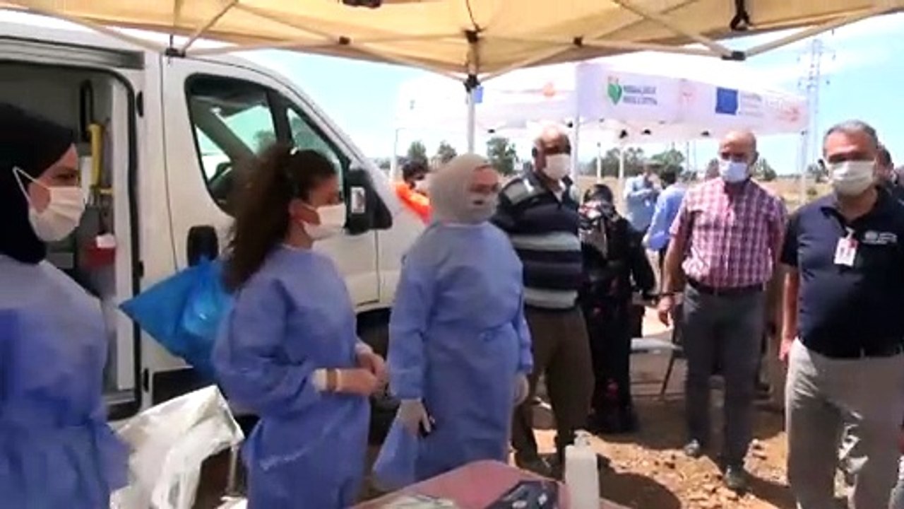 İZMİR - Mevsimlik tarım işçilerine koronavirüs aşısı yapıldı