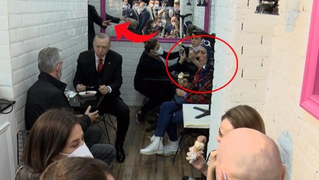 Yakın koruma, Cumhurbaşkanı Erdoğan'ın karşısında bacak bacak üstüne atan kadını böyle uyardı