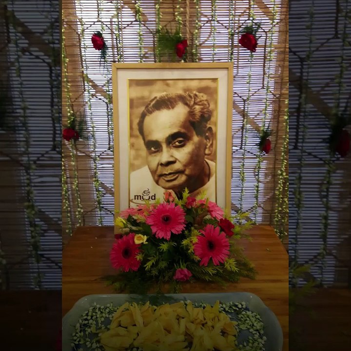 Watch Debabrata Biswas Sings Rabindra Sangeet