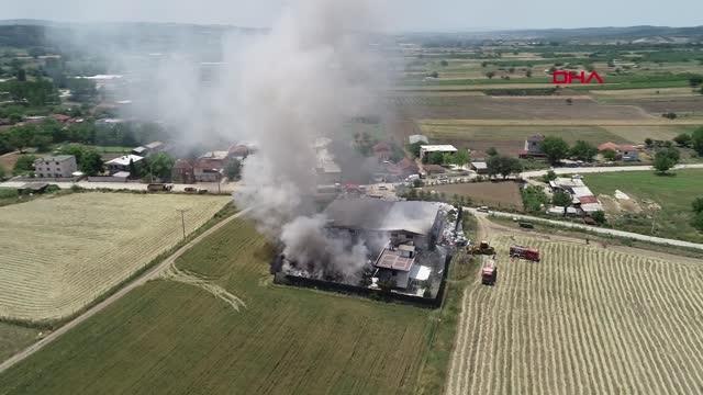Son dakika haber | Bursa'da, geri dönüşüm tesisi atık toplama alanında yangın (3)