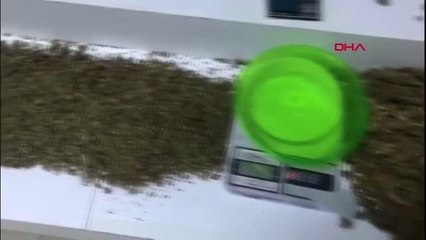 BEYLİKDÜZÜ'NDE LÜKS ARAÇLA UYUŞTURUCU SATAN 2 ŞÜPHELİ YAKALANDI