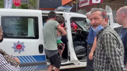 Çiçek toplamak isterken kaybolan çocuğa esnaf sahip çıktı