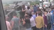 Hadımköy TEM Otoyolu İstanbul istikametinde tır ile otomobil çarpıştı.