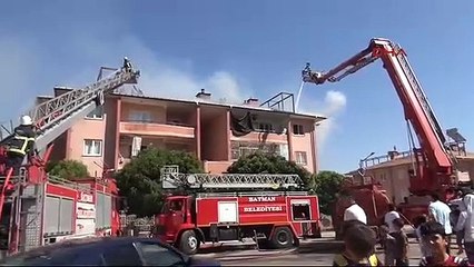 Sıcak hava çatıyı tutuşturdu