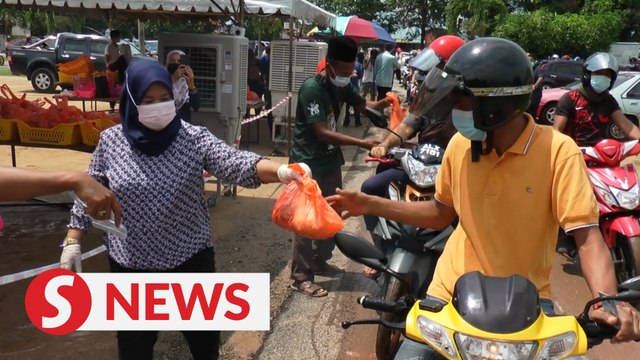 Food drive in Melaka draws huge crowd