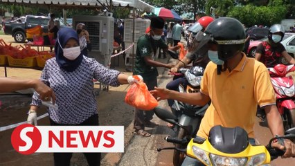 Food drive in Melaka draws huge crowd