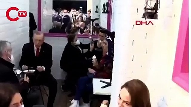 Erdoğan'ın karşısında bacak bacak üstüne atan kadına uyarı