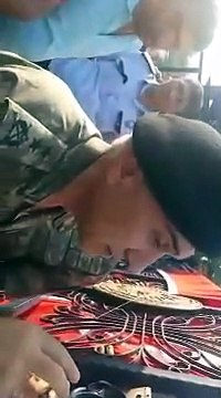 Darbecilere karşı olan Tümgeneral halkı böyle ikna etti!