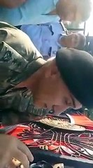 Darbecilere karşı olan Tümgeneral halkı böyle ikna etti!