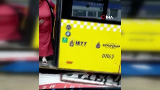 Kağıthane'de freni boşalan İETT otobüsü metro inşaatına daldı