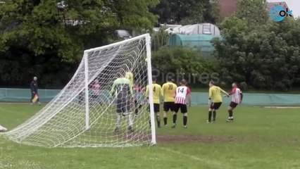 Así fue el espectacular derrumbe de unas torres de refrigeración, durante un partido de fútbol