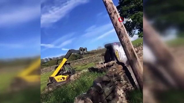 - İngiltere'de bir çiftçi, iş makinesi ile otomobili ters çevirdi