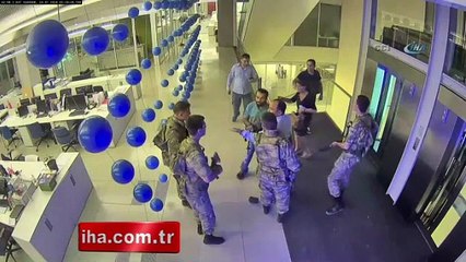 O kameraman darbeci alçaklara böyle direndi!