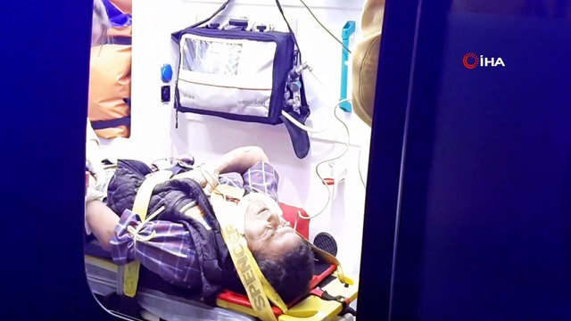 Oksijen gazı yüklü tanker kaza yaptı, yol trafiğe kapatıldı