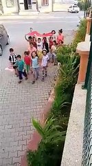 Minik yüreklerden büyük gövde gösterisi