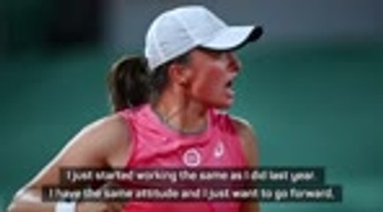 Télécharger la video: Swiatek dealing with the pressure in Roland Garros title defence