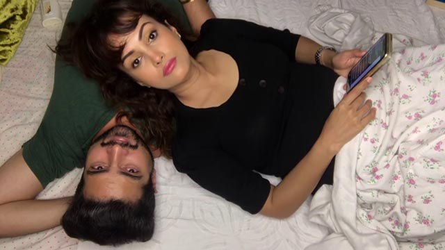 Nisha Rawal ने दिखाई Karan Mehra की सच्चाई, video दिखाकर कहा ये मुझे मारता है | FilmiBeat