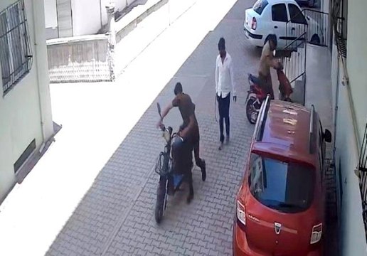 Güpegündüz elektrikli bisiklet hırsızlığı pes dedirtti